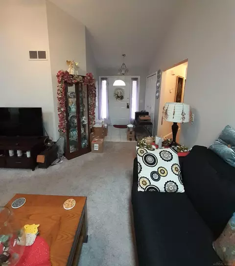 22600 Bluewater, Macomb, MI 48044 photo 8