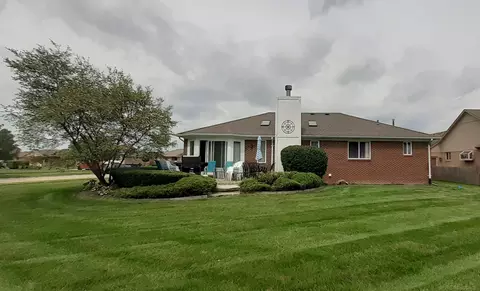 22600 Bluewater, Macomb, MI 48044 photo 4