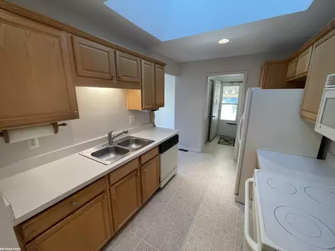 50170 Sebring, Macomb, MI 48044 photo 10