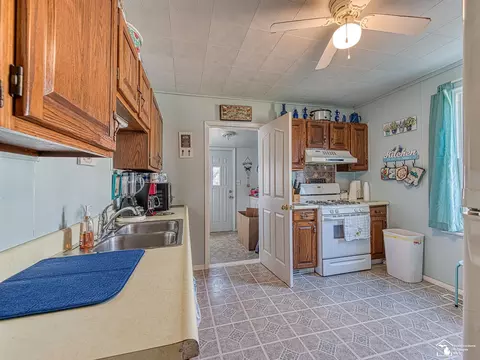628 Smith, Monroe, MI 48161 photo 2