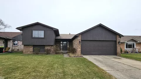 46049 Apple, Macomb Twp, MI 48044 photo 2
