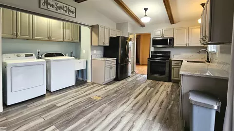 46049 Apple, Macomb Twp, MI 48044 photo 5
