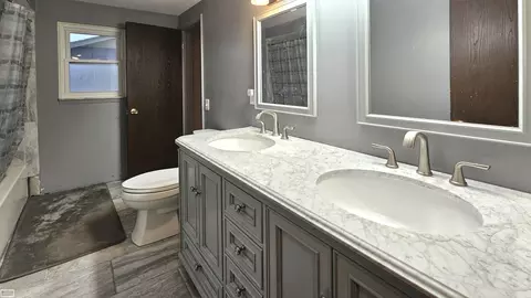 46049 Apple, Macomb Twp, MI 48044 photo 16