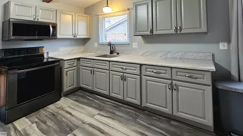 46049 Apple, Macomb Twp, MI 48044 photo 7