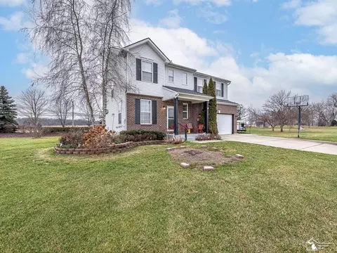 1733 Arbor Crk, Monroe, MI 48161