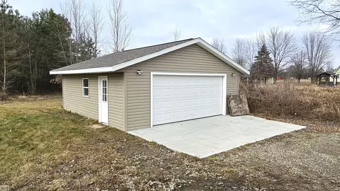 4375 Valencia, Capac, MI 48014 photo 4