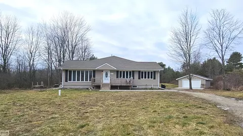 4375 Valencia, Capac, MI 48014 photo 2