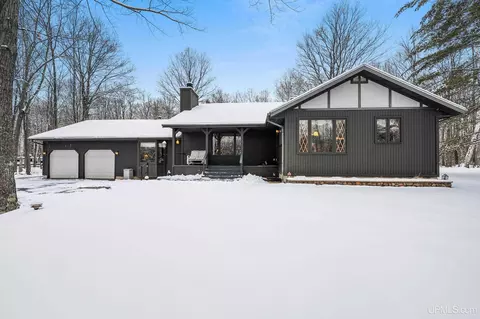 w9152 Harding Park Drive, Iron Mountain, MI 49801