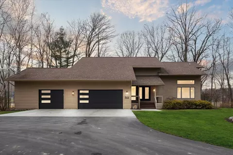 566 W Chippewa Ct, Sanford, MI 48657
