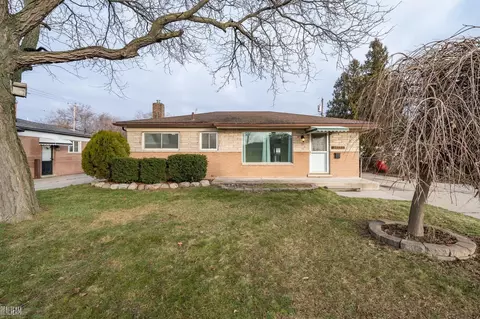 16133 Yew, Roseville, MI 48066