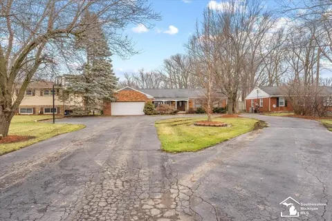 2950 S Custer, Monroe, MI 48161