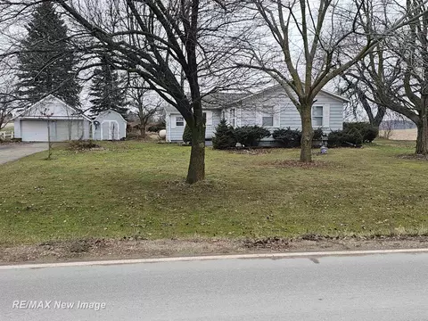 3511 Phelps Lk, Mayville, MI 48744
