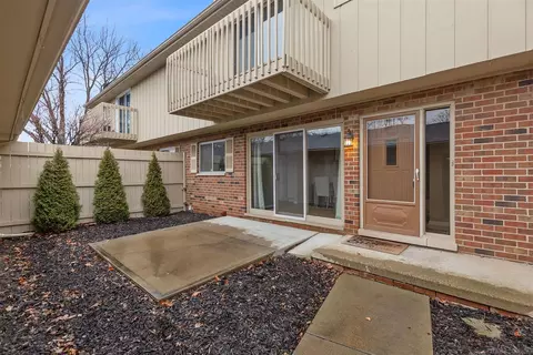 42409 Eldon St, Clinton Township, MI 48038