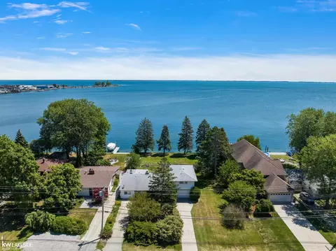 39420 Lakeshore, Harrison Township, MI 48045