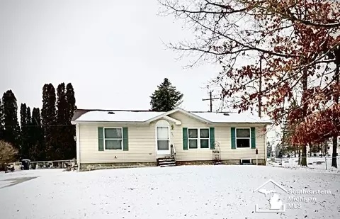 640 W W Mnr, Manitou Beach, MI 49253
