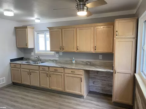 8840 E 14 Mile, Warren, MI 48093 photo 12