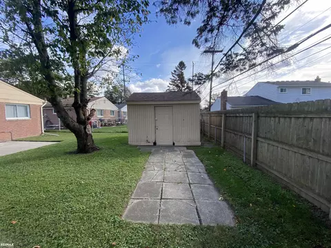 8840 E 14 Mile, Warren, MI 48093 photo 9