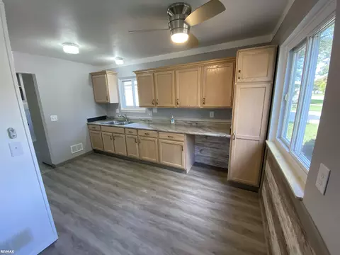 8840 E 14 Mile, Warren, MI 48093 photo 13