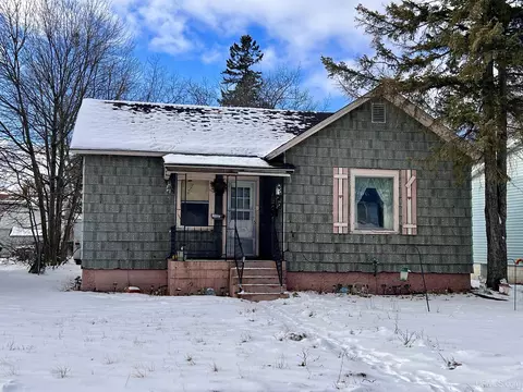 416 S 9, Escanaba, MI 49829