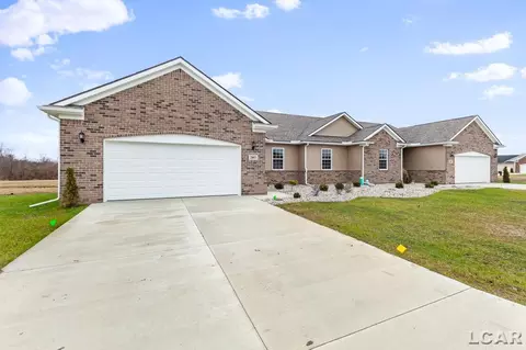 2803 Hope, Adrian, MI 49221 photo 2