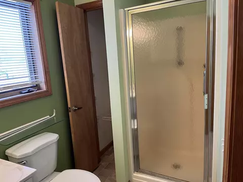 Bath - 1842 Linksview, Gladwin, MI 48624 photo 3 of 7