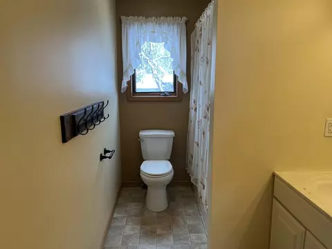 Bath - 1842 Linksview, Gladwin, MI 48624 photo 6 of 7