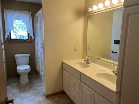 Bath - 1842 Linksview, Gladwin, MI 48624 photo 5 of 7