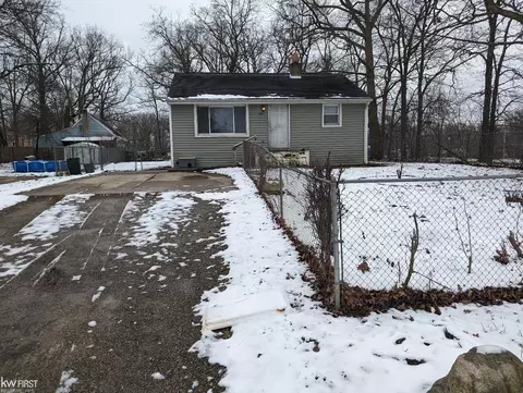 1305 N Cornell, Flint, MI 48505 photo 2