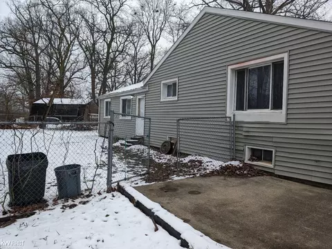 1305 N Cornell, Flint, MI 48505 photo 3