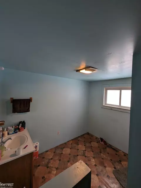 1305 N Cornell, Flint, MI 48505 photo 14