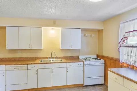 1982 Range, Port Huron, MI 48060 photo 4