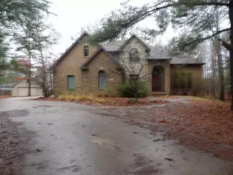 5004 Bristlecone, Midland, MI 48642