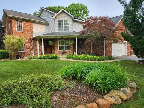 343 Morgan Hl, Lake Orion, MI 48360