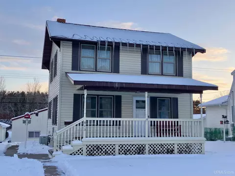 813 Cass, Kingsford, MI 49802