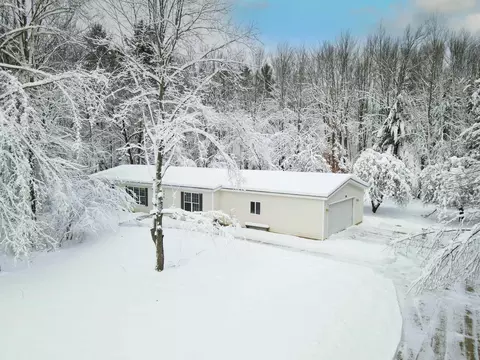 326 W Baker, Hope, MI 48628 photo 1