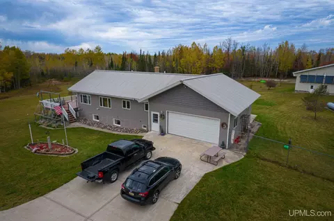 10607 I, Cornell, MI 49818 photo 3
