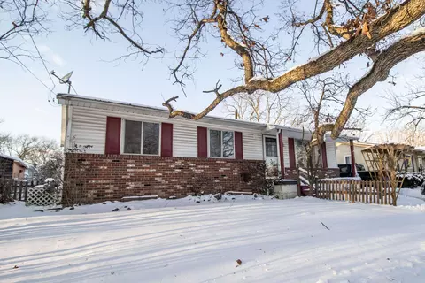 938 State, Fenton, MI 48430