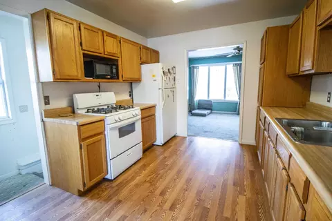 938 State, Fenton, MI 48430 photo 9
