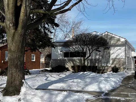 17887 Peters, Roseville, MI 48066