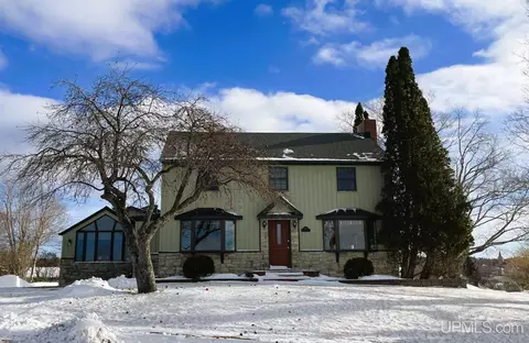 207 N Front, L'anse, MI 49946