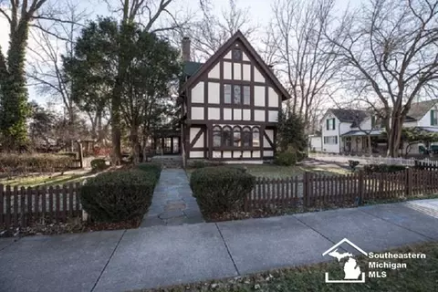 7573 Macomb, Grosse Ile, MI 48138