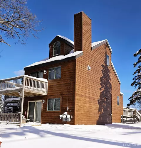 2420 Tomahawk, Wakefield, MI 49968
