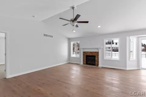 Living - 816 Derby, Tecumseh, MI 49286 photo 3 of 4