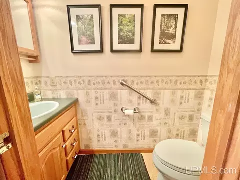 910 S 11th, Escanaba, MI 49829 photo 16