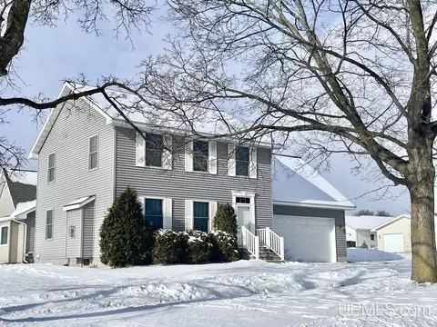 910 S 11th, Escanaba, MI 49829