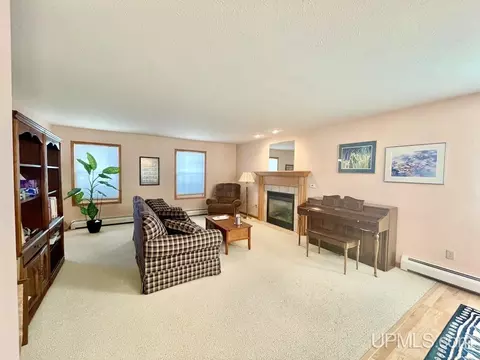 910 S 11th, Escanaba, MI 49829 photo 9