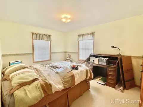 910 S 11th, Escanaba, MI 49829 photo 22