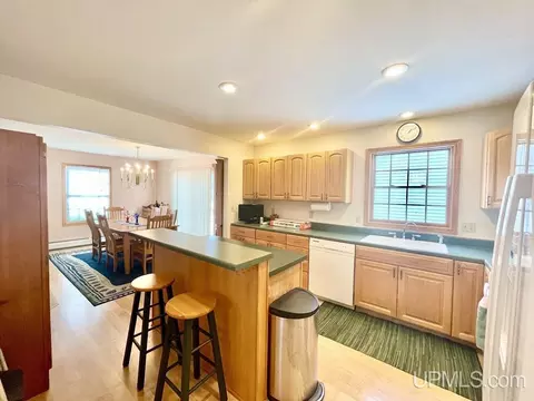 910 S 11th, Escanaba, MI 49829 photo 13