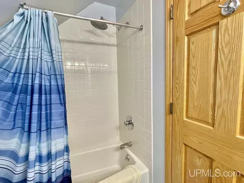 910 S 11th, Escanaba, MI 49829 photo 20