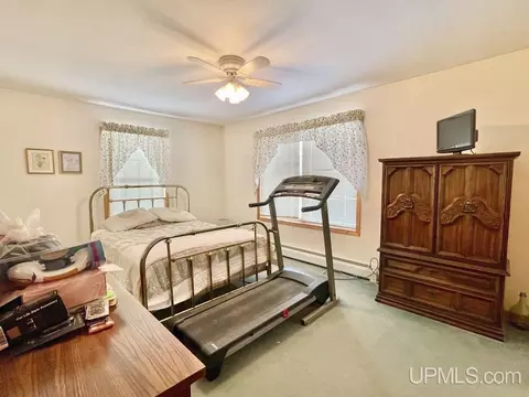910 S 11th, Escanaba, MI 49829 photo 23